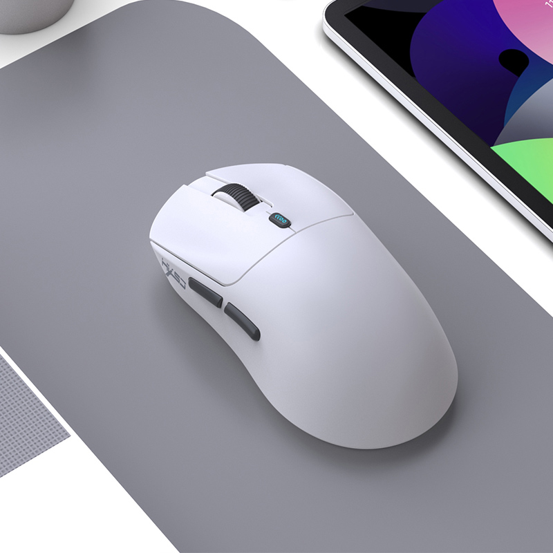 Wired+2.4G+Bluetooth 5.1 the third mock examination lightweight game mouse